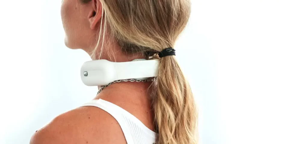 women using massneck lite to relieve neck pain